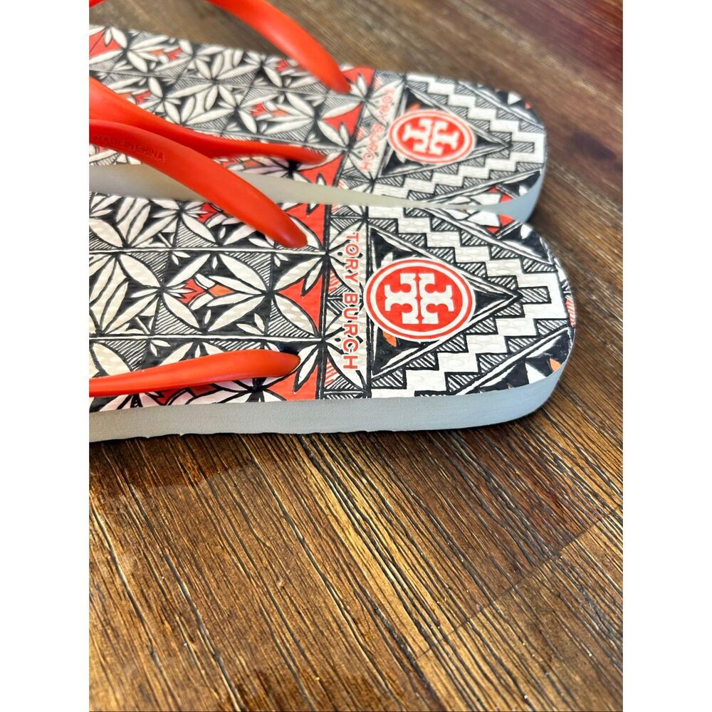 Tory Burch Women’s Rubber Flip Flops - Picture 4 of 7